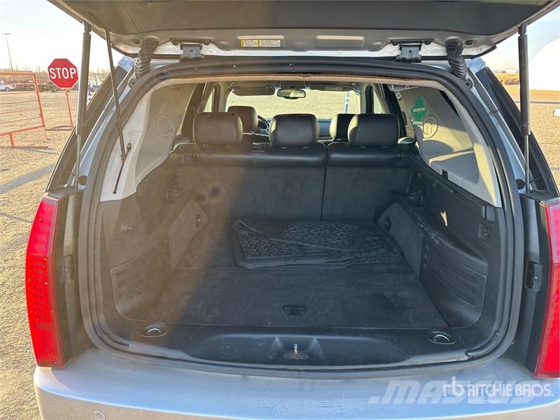 Cadillac SRX سيارات
