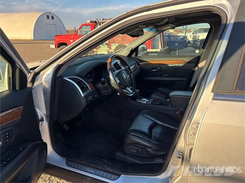 Cadillac SRX سيارات
