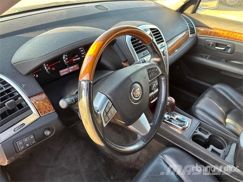 Cadillac SRX سيارات