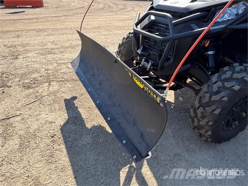 Can-am CMDR XT 4x4 Side By Side Automobily