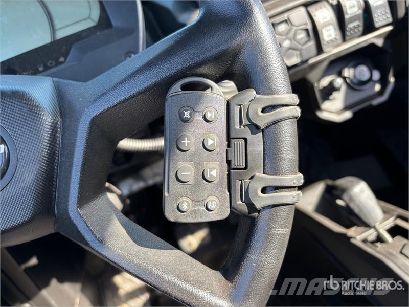Can-am CMDR XT 4x4 Side By Side Automobily