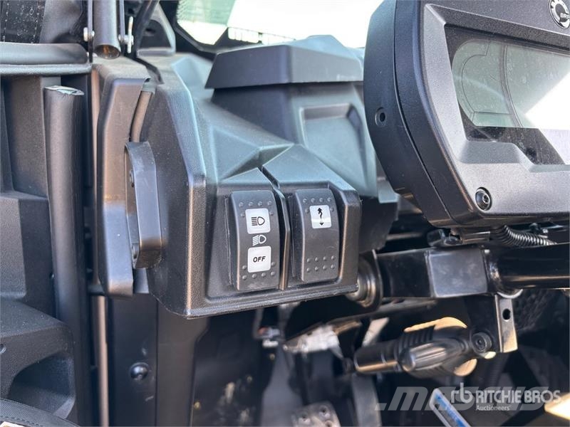 Can-am CMDR XT 4x4 Side By Side Automobily