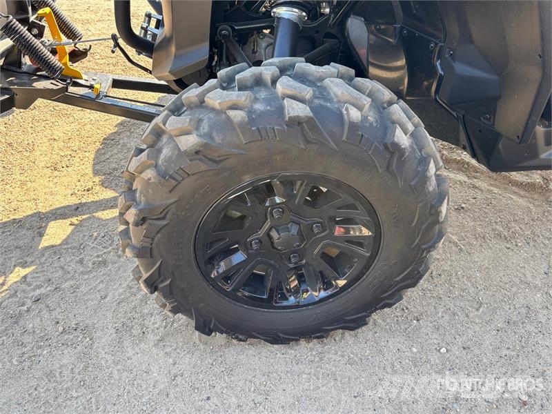 Can-am CMDR XT 4x4 Side By Side Automobily