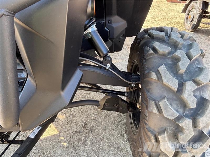 Can-am CMDR XT 4x4 Side By Side Automobily