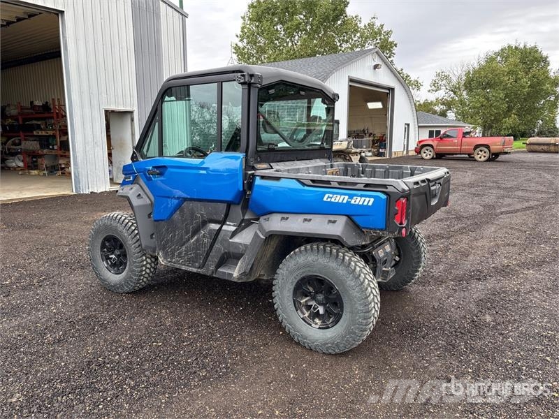 Can-am Defender 4x4 Side By Side Automobily