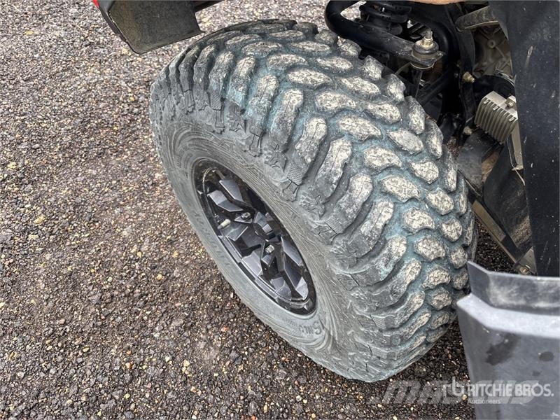 Can-am Defender 4x4 Side By Side Automobily