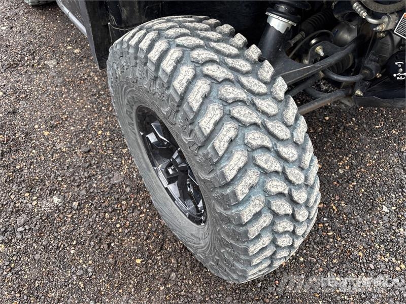 Can-am Defender 4x4 Side By Side Automobily