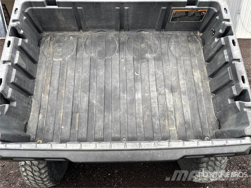 Can-am Defender 4x4 Side By Side Automobily