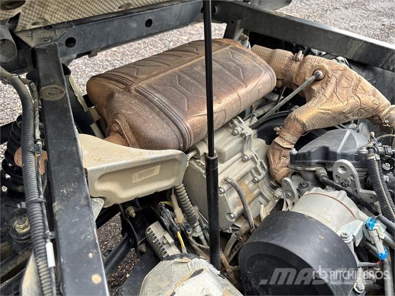 Can-am Defender 4x4 Side By Side Automobily
