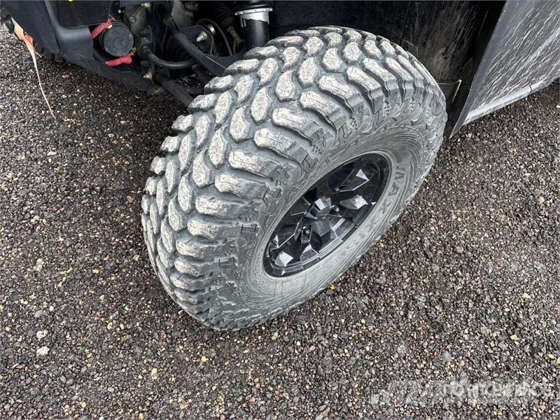 Can-am Defender 4x4 Side By Side Automobily