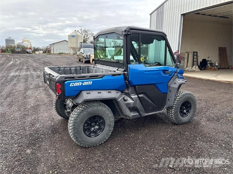 Can-am Defender 4x4 Side By Side Automobily