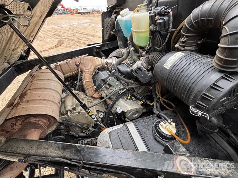 Can-am Defender HD8 4x4 Utility Vehicle ماكينات منفعة عامة