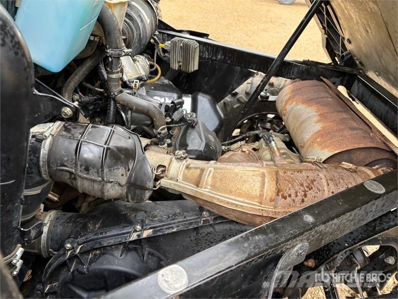 Can-am Defender HD8 4x4 Utility Vehicle ماكينات منفعة عامة