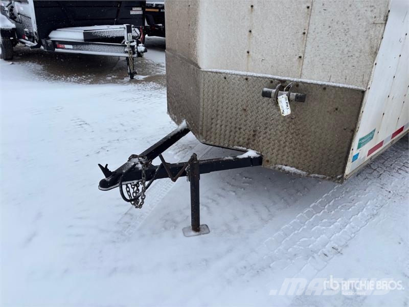 Canadian Hauler 16 ft T/A Enclosed Trailer Furgons