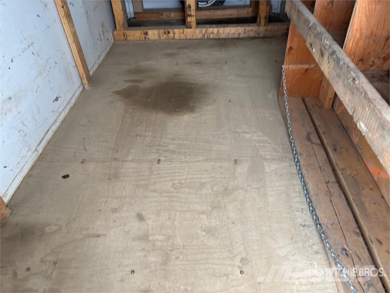 Canadian Hauler 16 ft T/A Enclosed Trailer Furgons