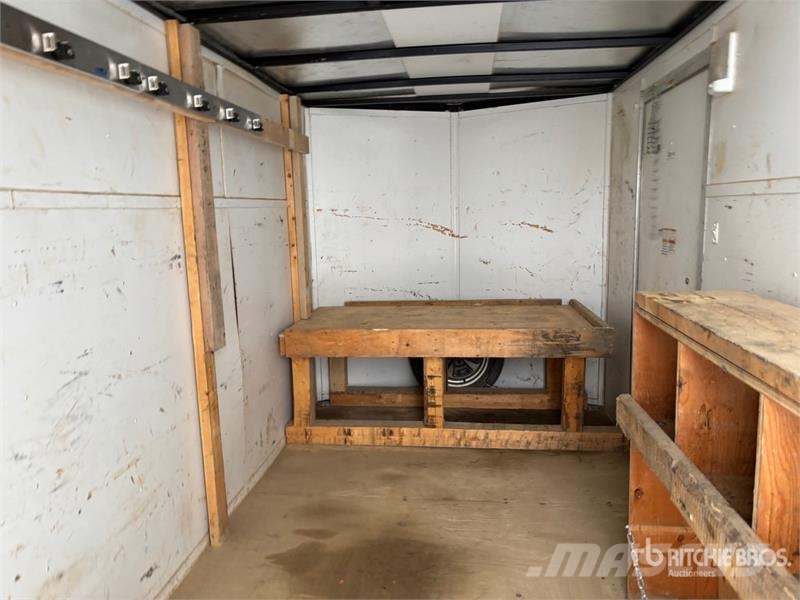 Canadian Hauler 16 ft T/A Enclosed Trailer Furgons