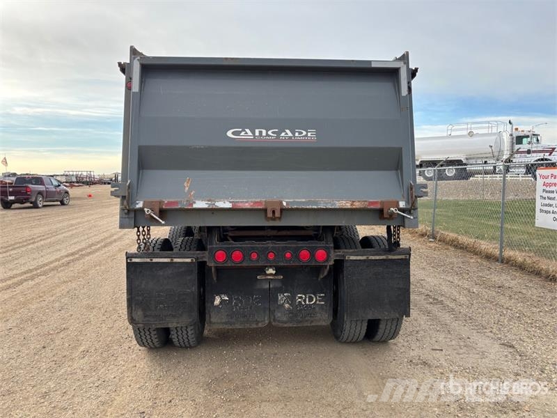 Cancade 38 ft Tri/A End Dump Trailer Самоскиди
