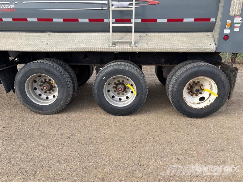 Cancade 38 ft Tri/A End Dump Trailer Самоскиди