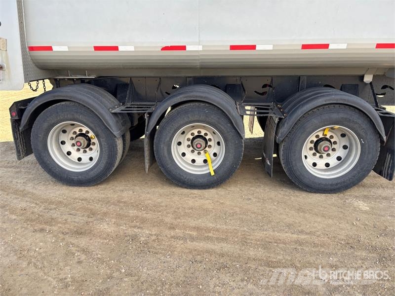 Canuck 33 ft Tri/A End Dump Trailer Remorque benne