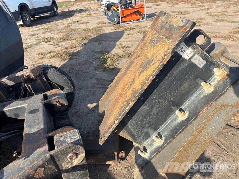 Capital Industries 12 ft 6 in One-Way Snow Plow Снігоочищувальні ножі та плуги