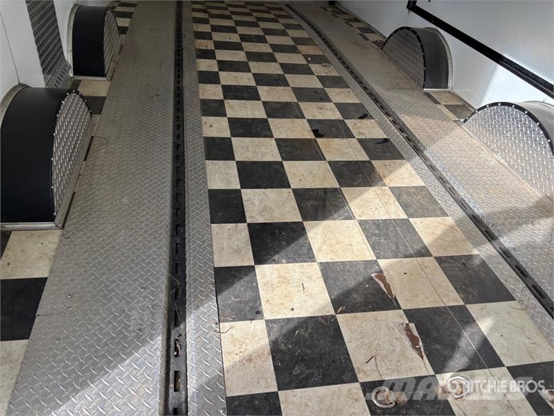  Cargo Tek LT26S 23 ft T/A Enclosed Trailer Прицепы-фургоны