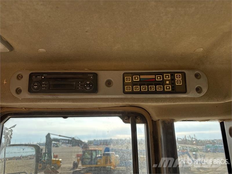 CASE 1221E Wheel Loader Iekrāvēji uz riteņiem