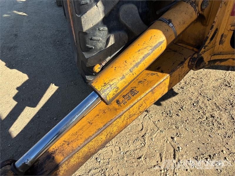 CASE 590 Super L Ekskavatori-iekrāvēji
