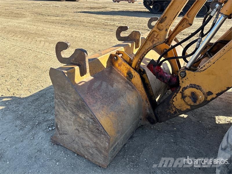 CASE 590 Super L Ekskavatori-iekrāvēji