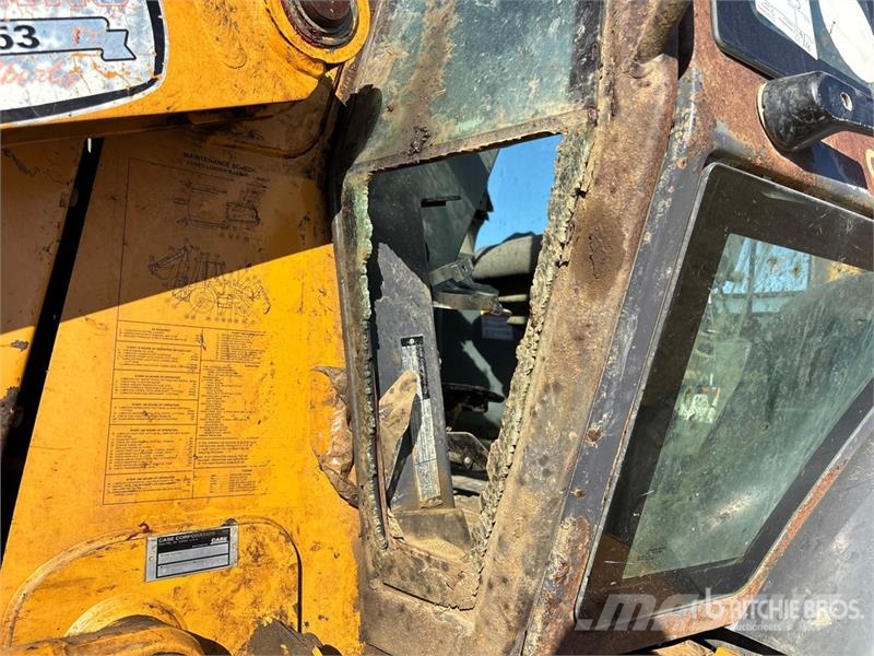 CASE 590 Super L Ekskavatori-iekrāvēji