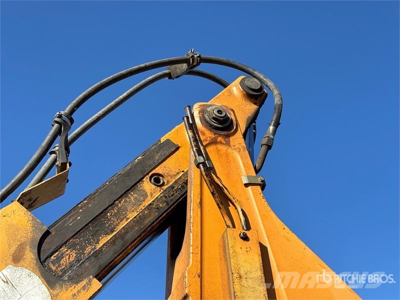 CASE 590 Super L Ekskavatori-iekrāvēji