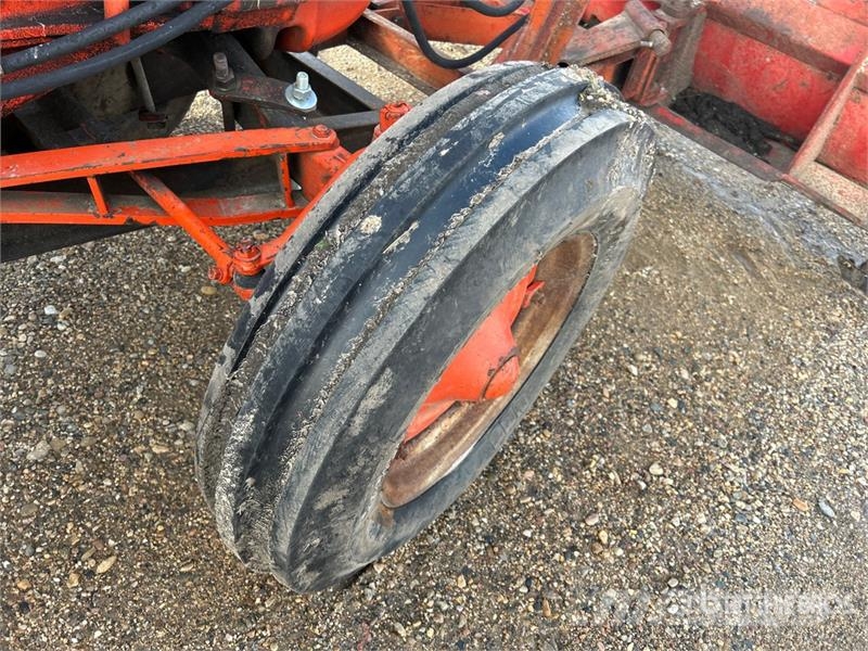 CASE 742 2WD Tractor Traktorer
