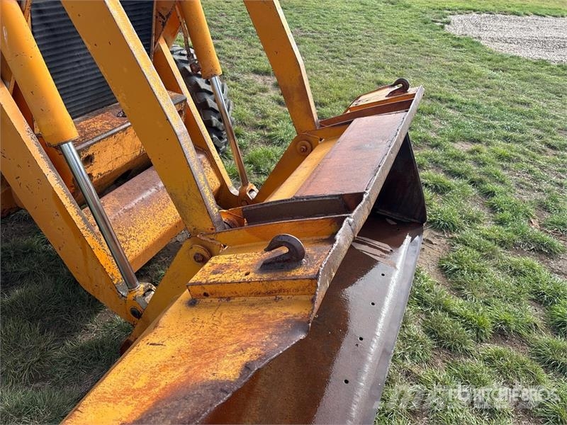 CASE 780CK Backhoe Loader 反鏟裝載機