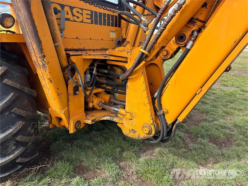 CASE 780CK Backhoe Loader 反鏟裝載機