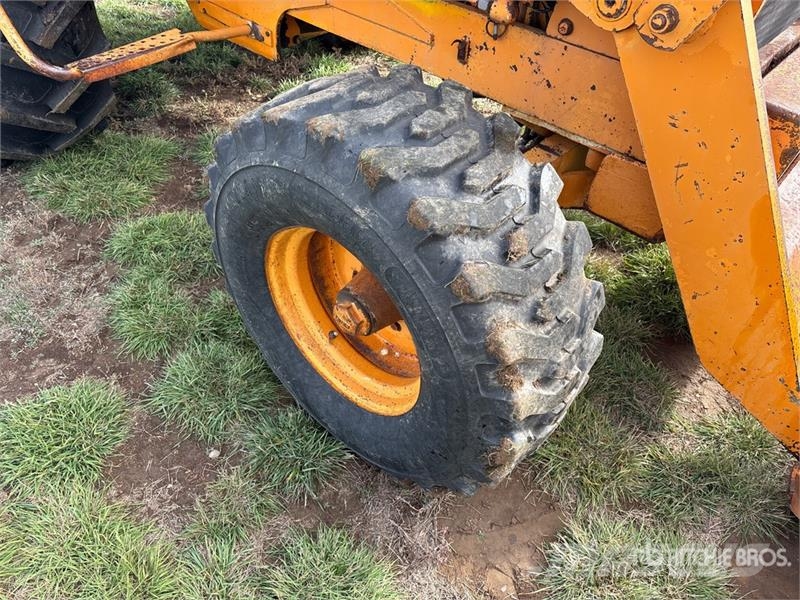 CASE 780CK Backhoe Loader 反鏟裝載機