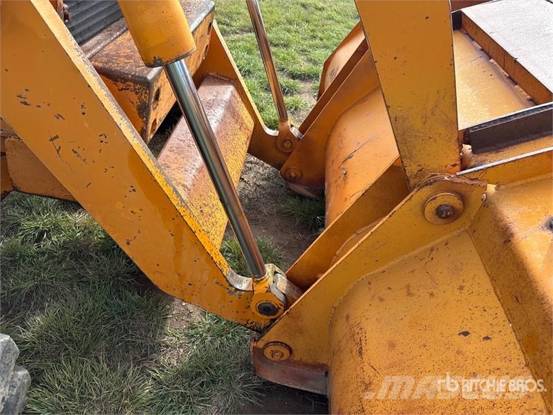 CASE 780CK Backhoe Loader 反鏟裝載機
