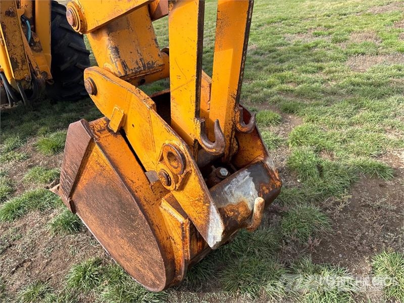 CASE 780CK Backhoe Loader 反鏟裝載機