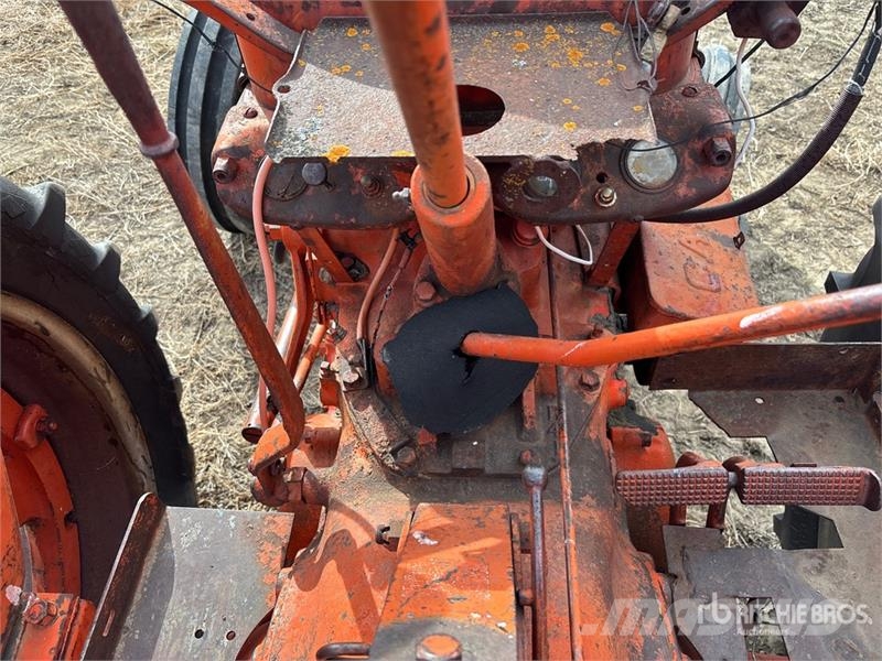 CASE C4 2WD Antique Tractor (Inoperable) Traktorid