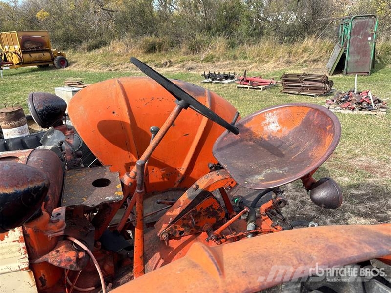 CASE C4 2WD Antique Tractor (Inoperable) Traktorid