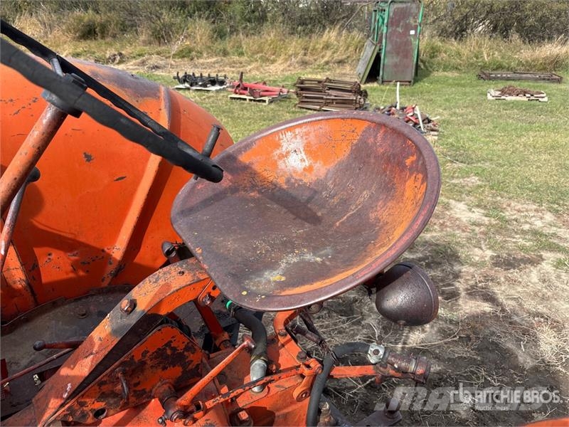 CASE C4 2WD Antique Tractor (Inoperable) Traktorid