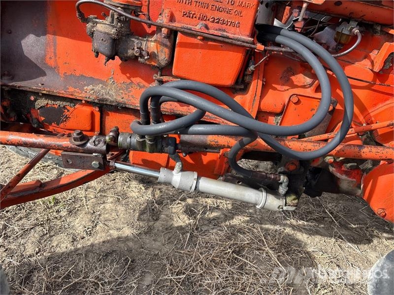 CASE C4 2WD Antique Tractor (Inoperable) Traktorid