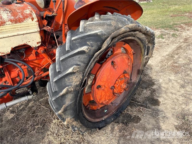 CASE C4 2WD Antique Tractor (Inoperable) Traktorid