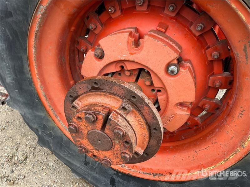 Case IH 2590 2WD Tractor الجرارات