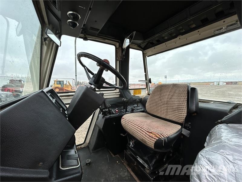 Case IH 2590 2WD Tractor الجرارات