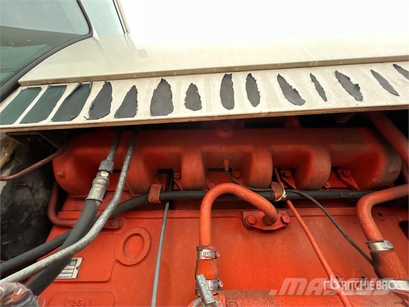 Case IH 2590 2WD Tractor الجرارات