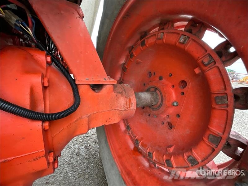 Case IH 2590 2WD Tractor الجرارات