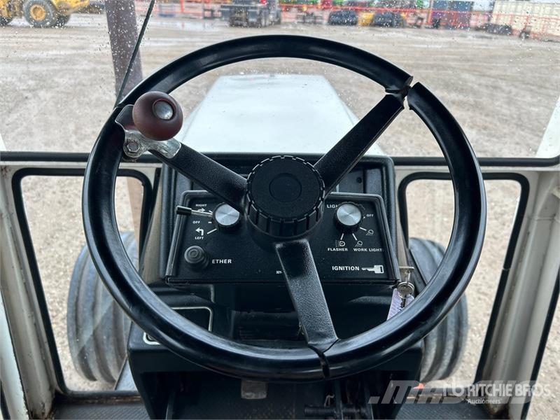 Case IH 2590 2WD Tractor الجرارات
