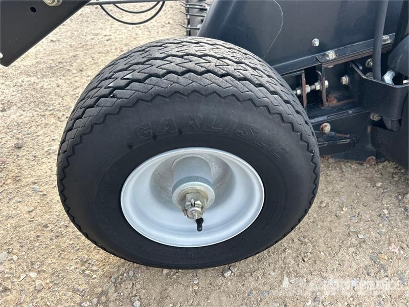 Case IH 3016 Series II 15 ft Combine Pickup Header رؤوس الحصادات الدراسات