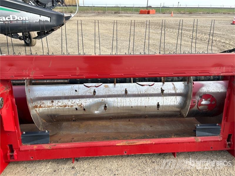 Case IH 3016 Series II 15 ft Combine Pickup Header رؤوس الحصادات الدراسات