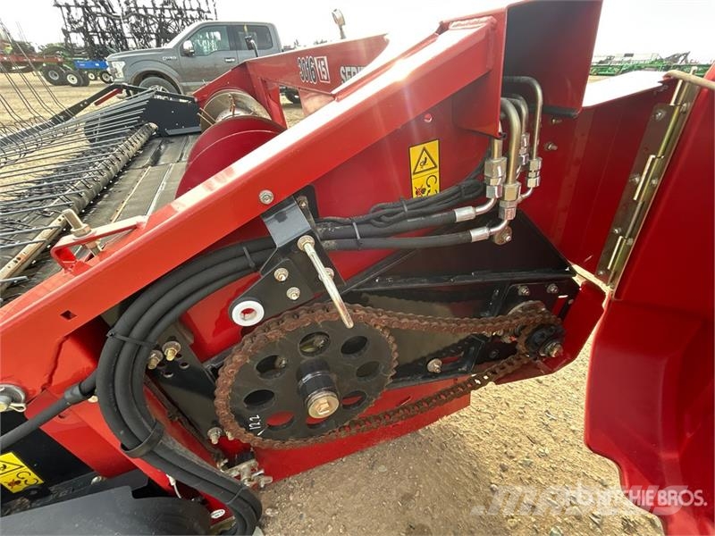 Case IH 3016 Series II 15 ft Combine Pickup Header رؤوس الحصادات الدراسات
