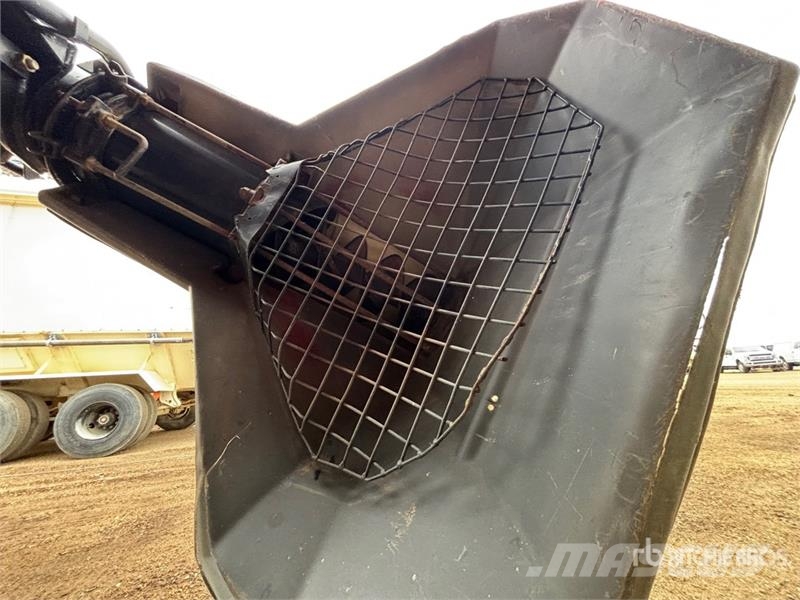 Case IH 3430 430 bu Tow-Between Air Cart Kylvökoneet